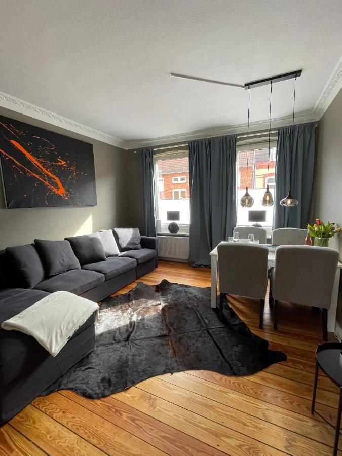Altbaucharme Deluxe Mit Balkon In Zentraler Lage * Kiel
